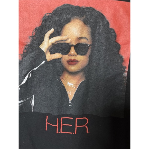 H.E.R. Singer Graphic T-shirt Men's Women's Black Size‎ Medium Concert Music - Picture 3 of 4